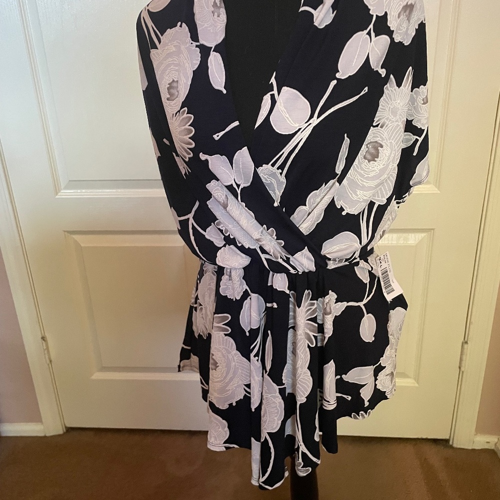 NWT Haut Fox floral blouse